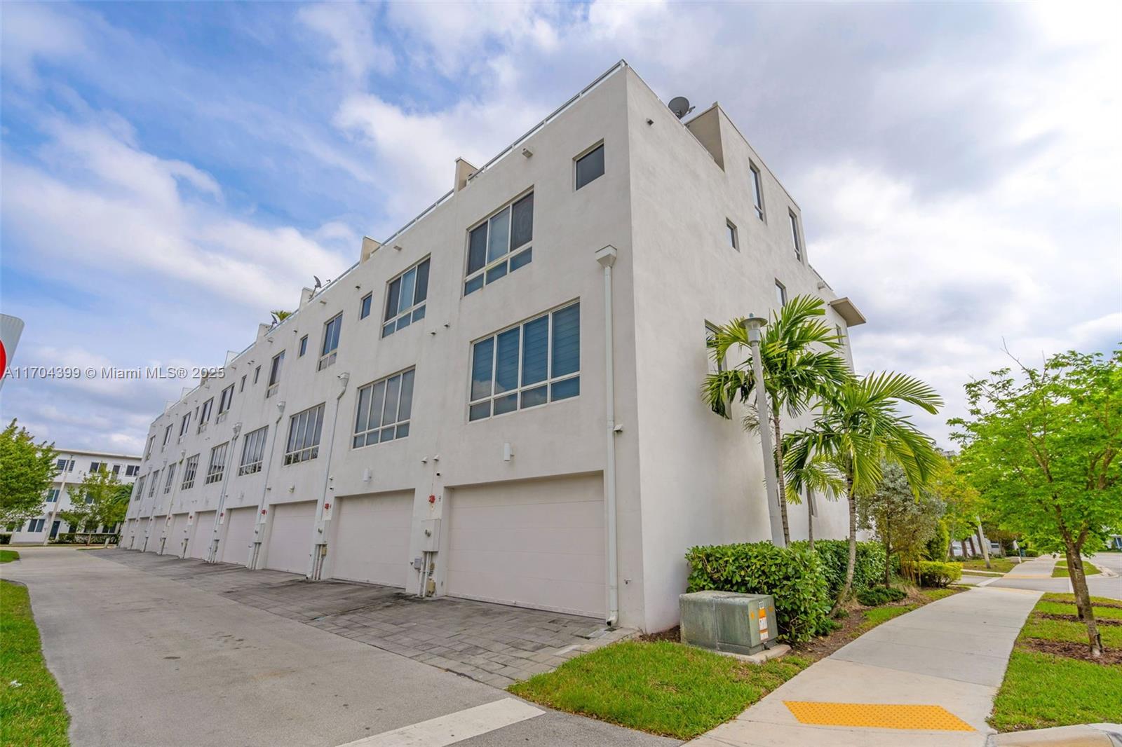 LANDMARK AT DORAL - Residential