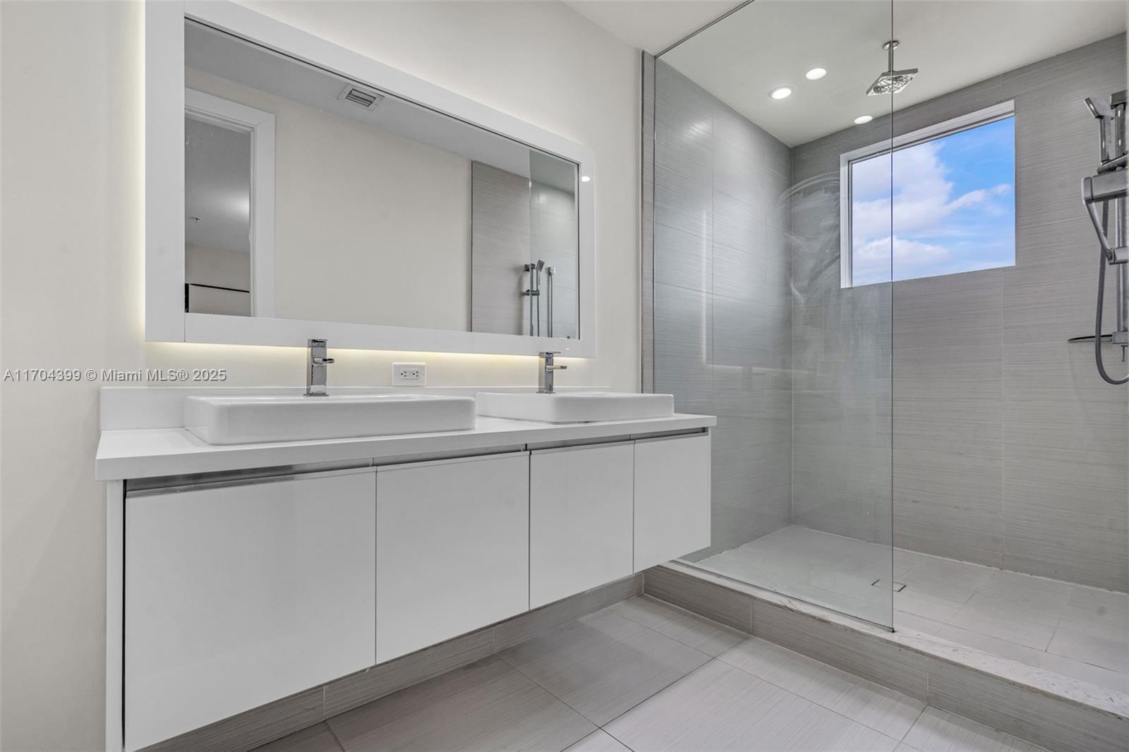 LANDMARK AT DORAL - Residential
