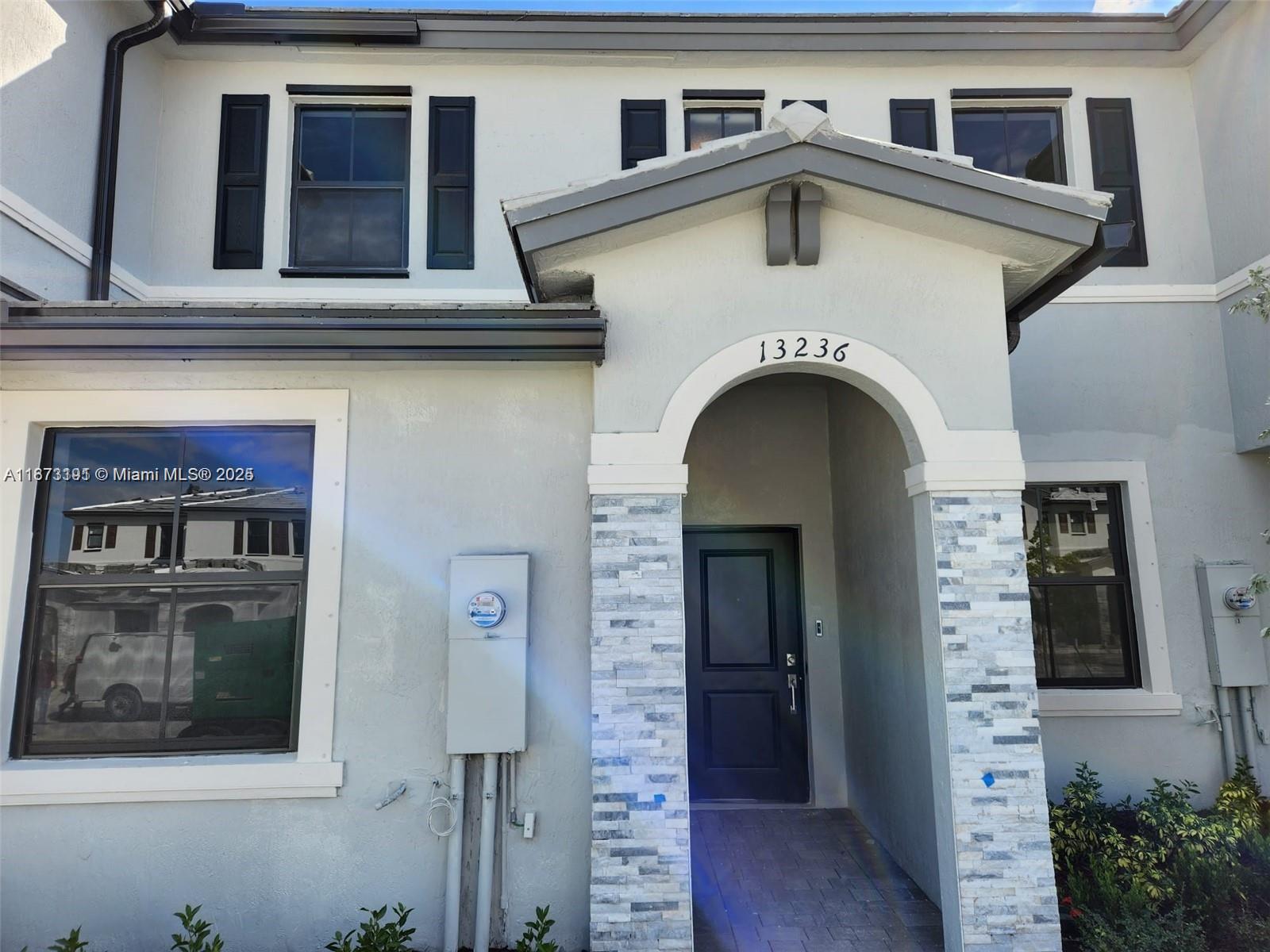 Excellent Investment Opportunity in Homestead!
Spectacular Townhouse with 3 bedrooms and 3 full bathrooms. The unit offers a bedroom with a full bathroom on the first floor, perfect for guests or family members.
Modern kitchen with quartz countertops and all appliances included. Washer and dryer inside the unit
Ceramic floors on the first level and carpet upstairs
Spacious master bedroom with a large walk-in closet
Private fenced patio, perfect for relaxation or entertaining
2 assigned parking spaces
Located in the most central and fastest-growing area of Homestead, just minutes from the best schools in the region, this is the perfect place to call home or to invest.
Don’t let your clients miss this opportunity!