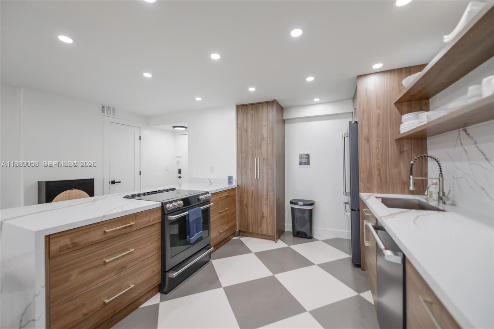 TOWNE ROYALE CONDO - Residential