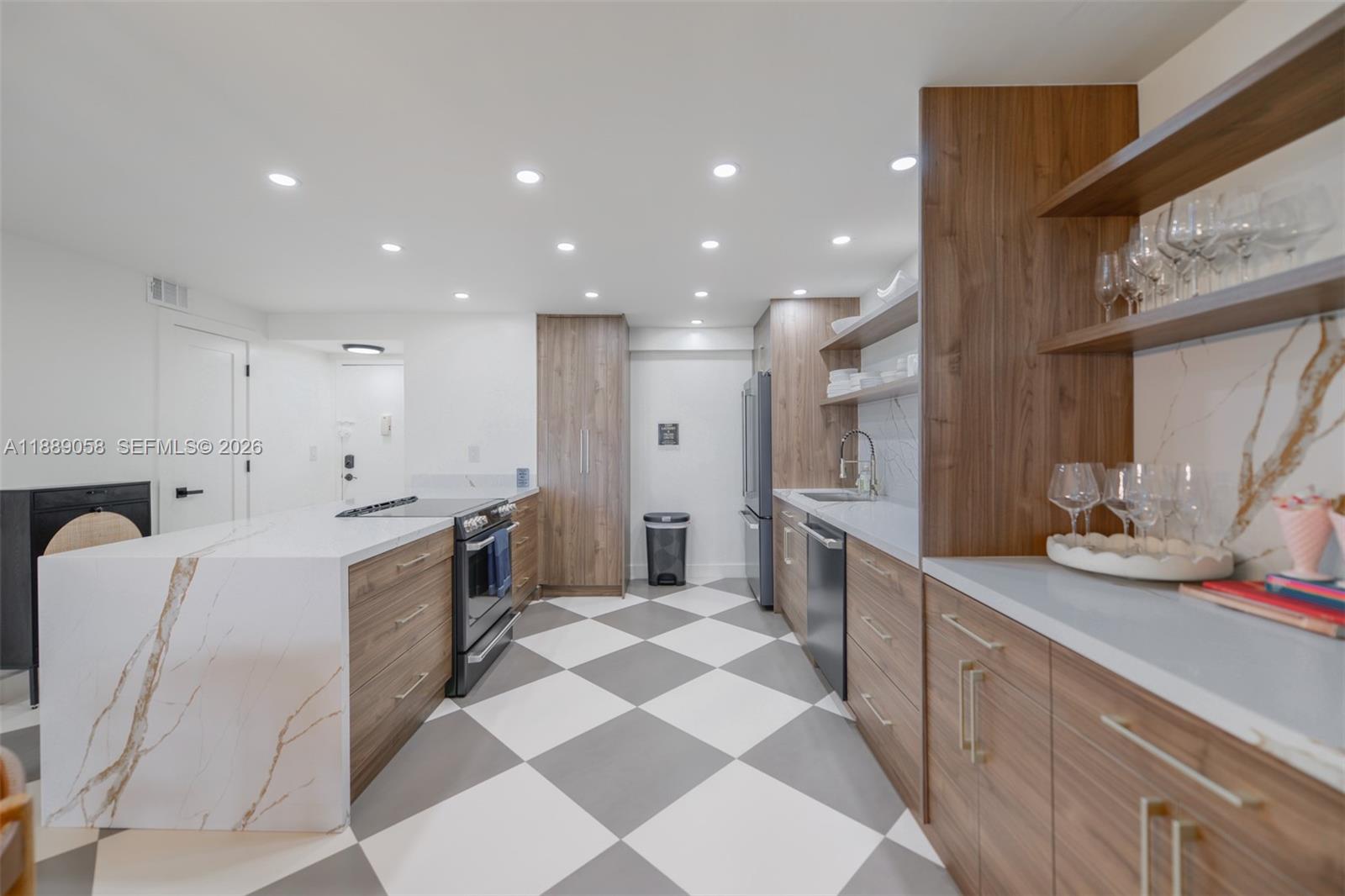 TOWNE ROYALE CONDO - Residential