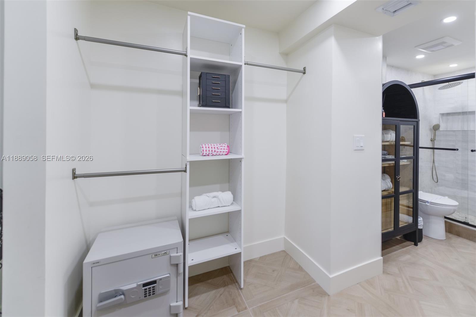 TOWNE ROYALE CONDO - Residential