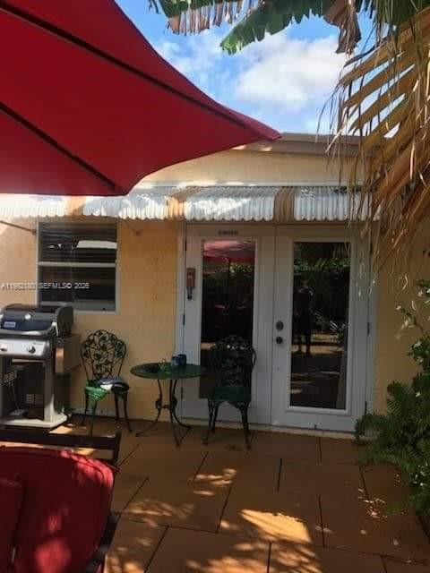 HOLLYWOOD ESTATES - Residential Lease