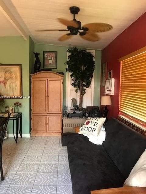 HOLLYWOOD ESTATES - Residential Lease