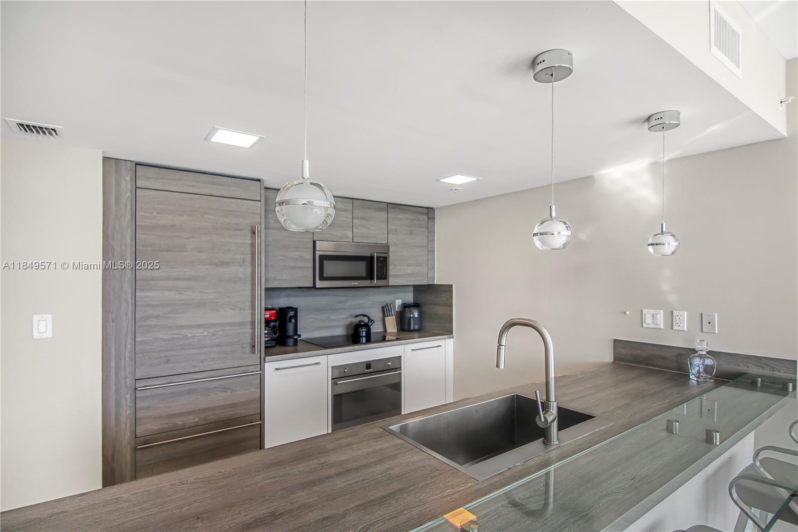 400 SUNNY ISLES CONDO EAS - Residential