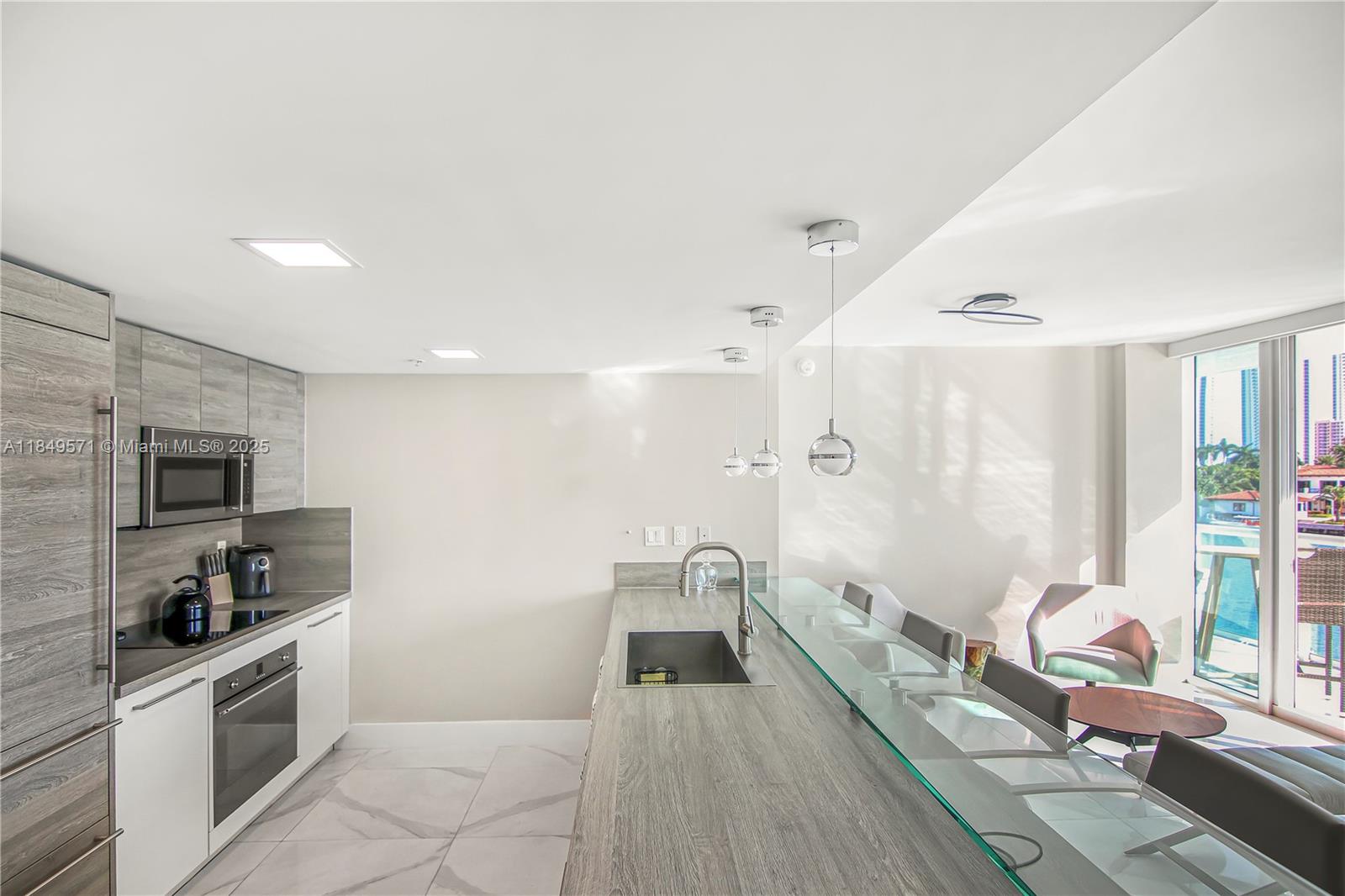 400 SUNNY ISLES CONDO EAS - Residential