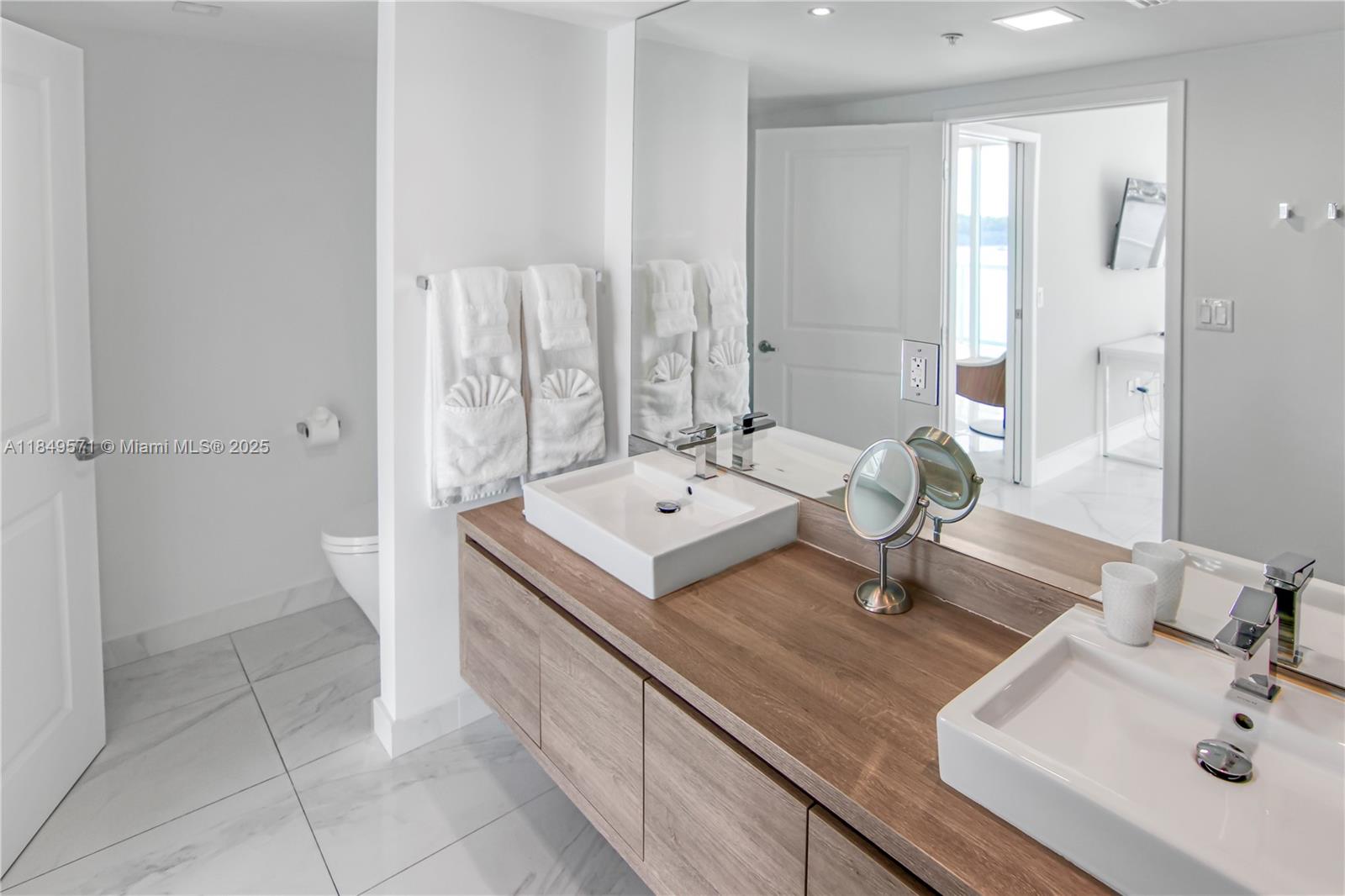 400 SUNNY ISLES CONDO EAS - Residential