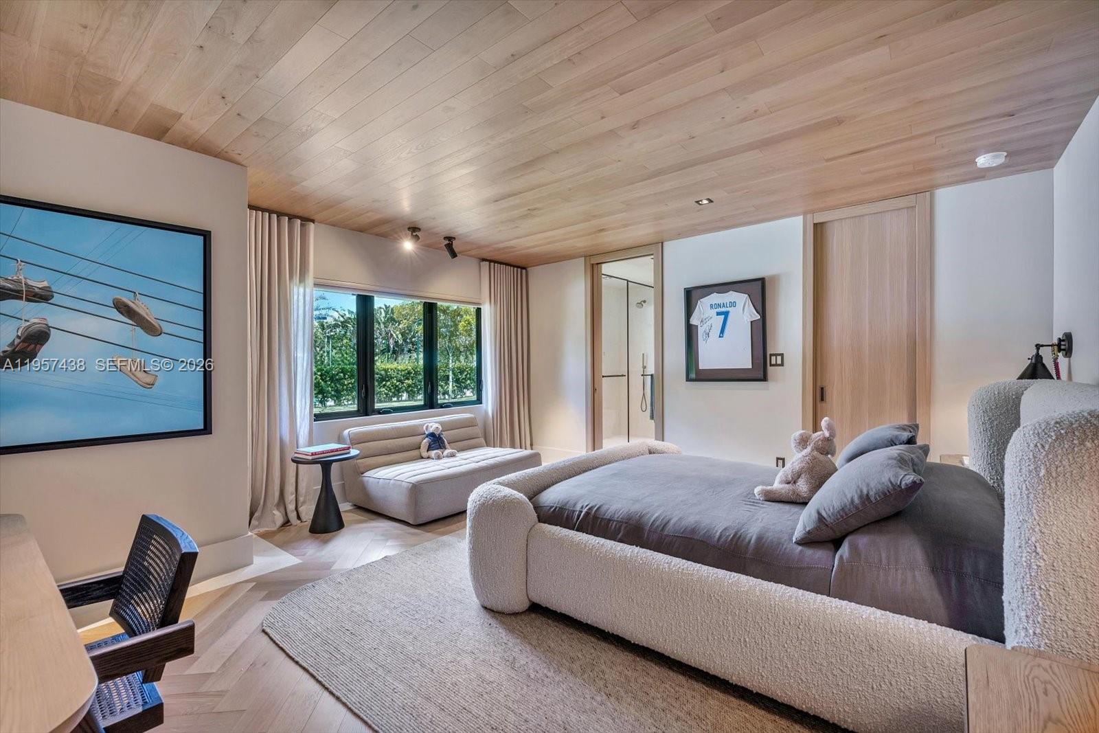 PINECREST GROVE - Residential