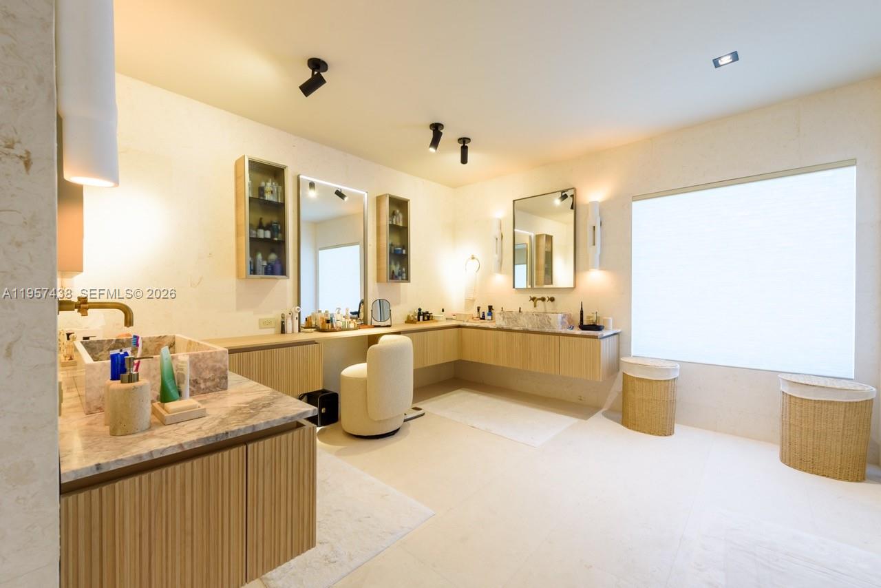 PINECREST GROVE - Residential