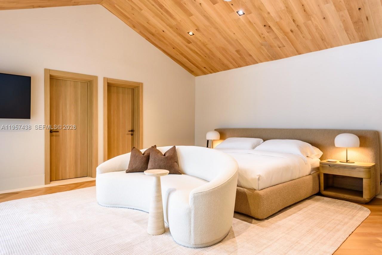 PINECREST GROVE - Residential