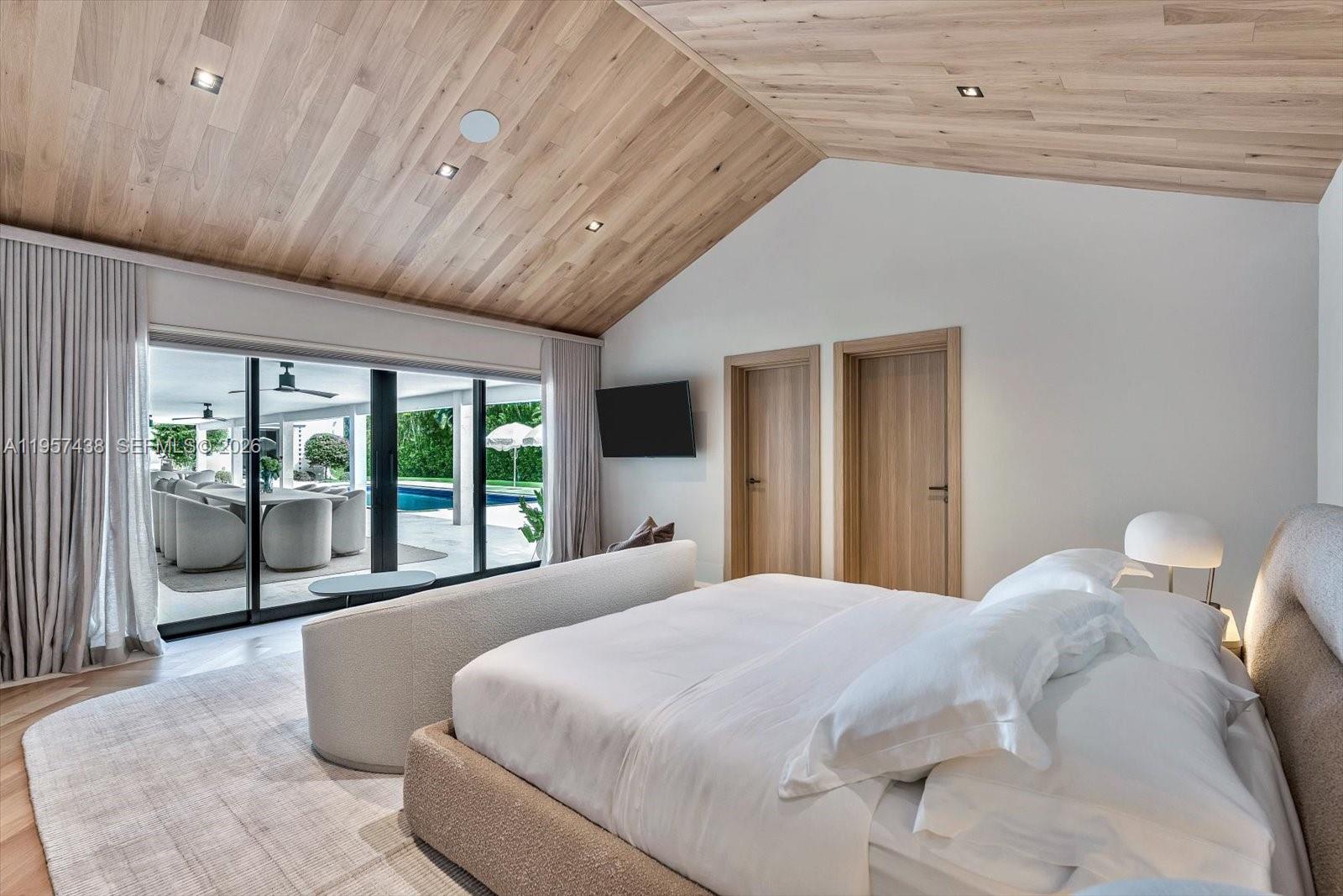 PINECREST GROVE - Residential