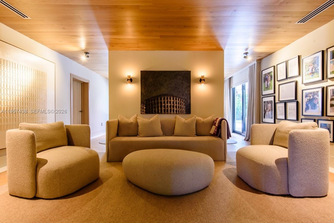 PINECREST GROVE - Residential