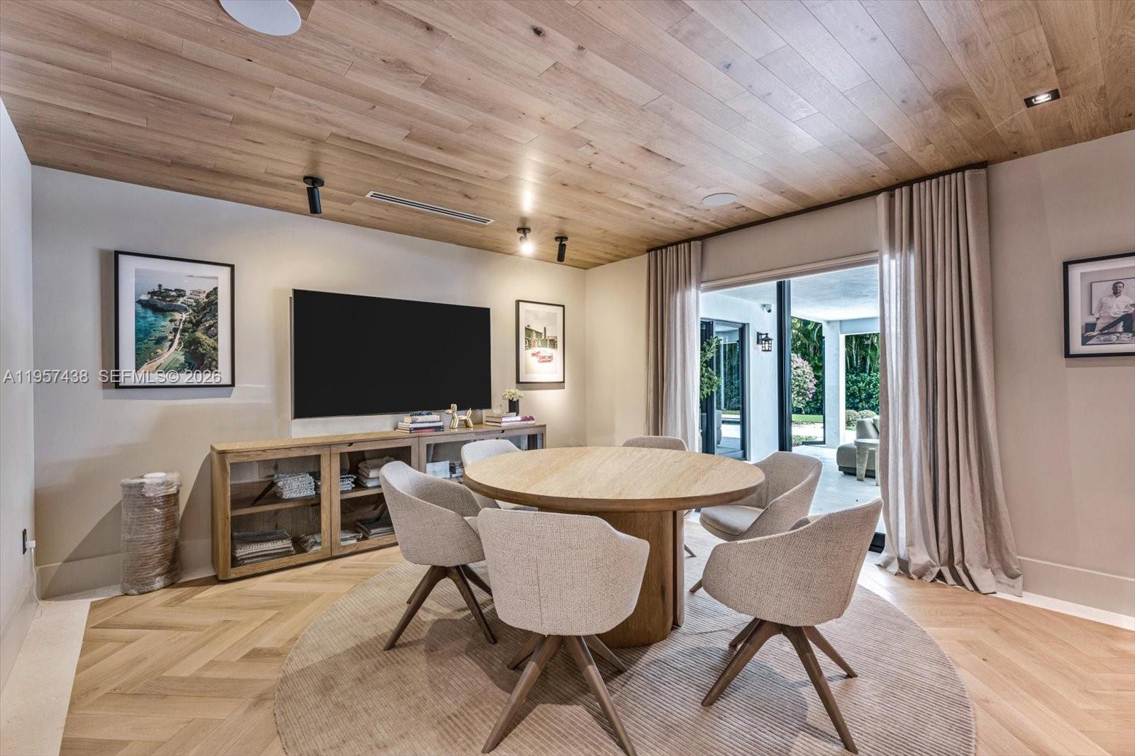 PINECREST GROVE - Residential