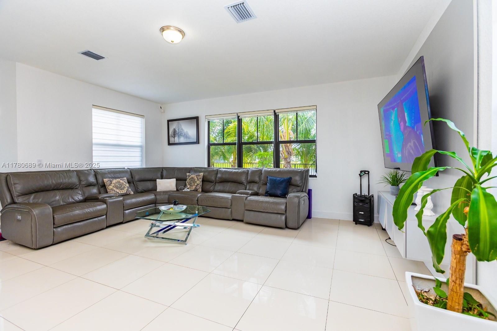 CYPRESS LAKE - Residential