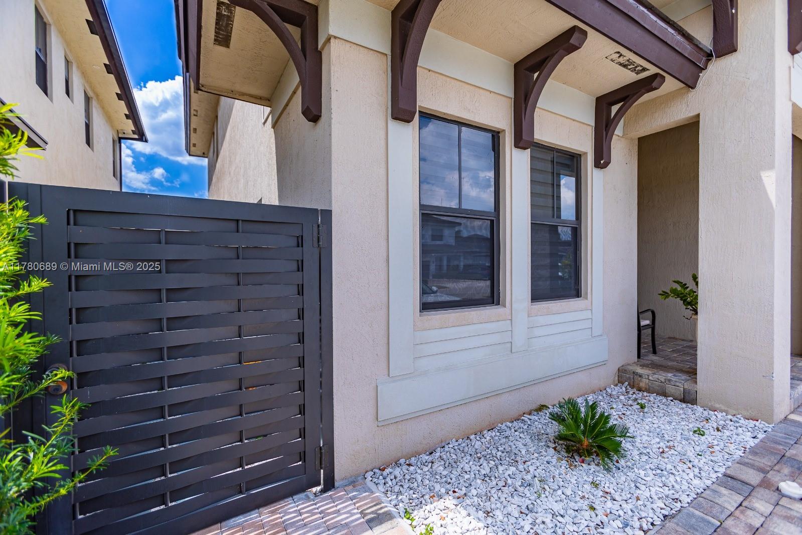 CYPRESS LAKE - Residential