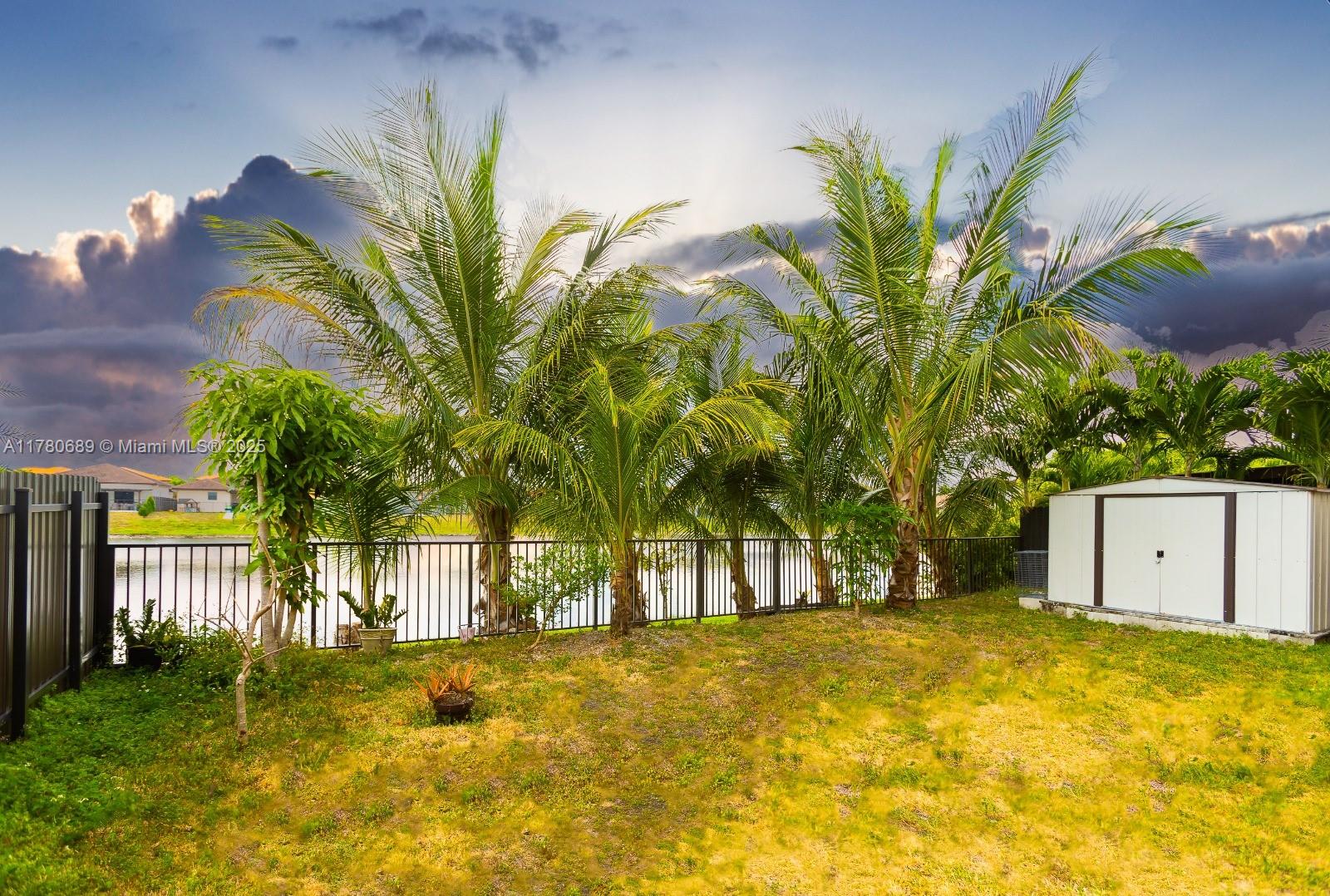 CYPRESS LAKE - Residential