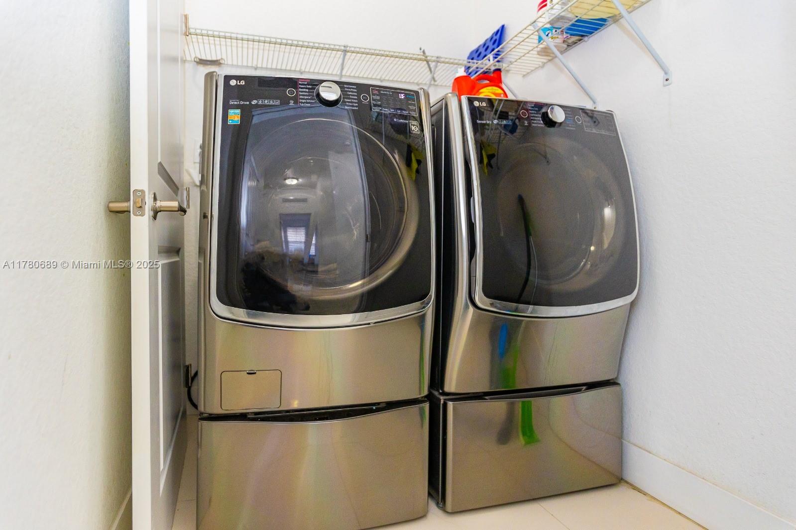 CYPRESS LAKE - Residential