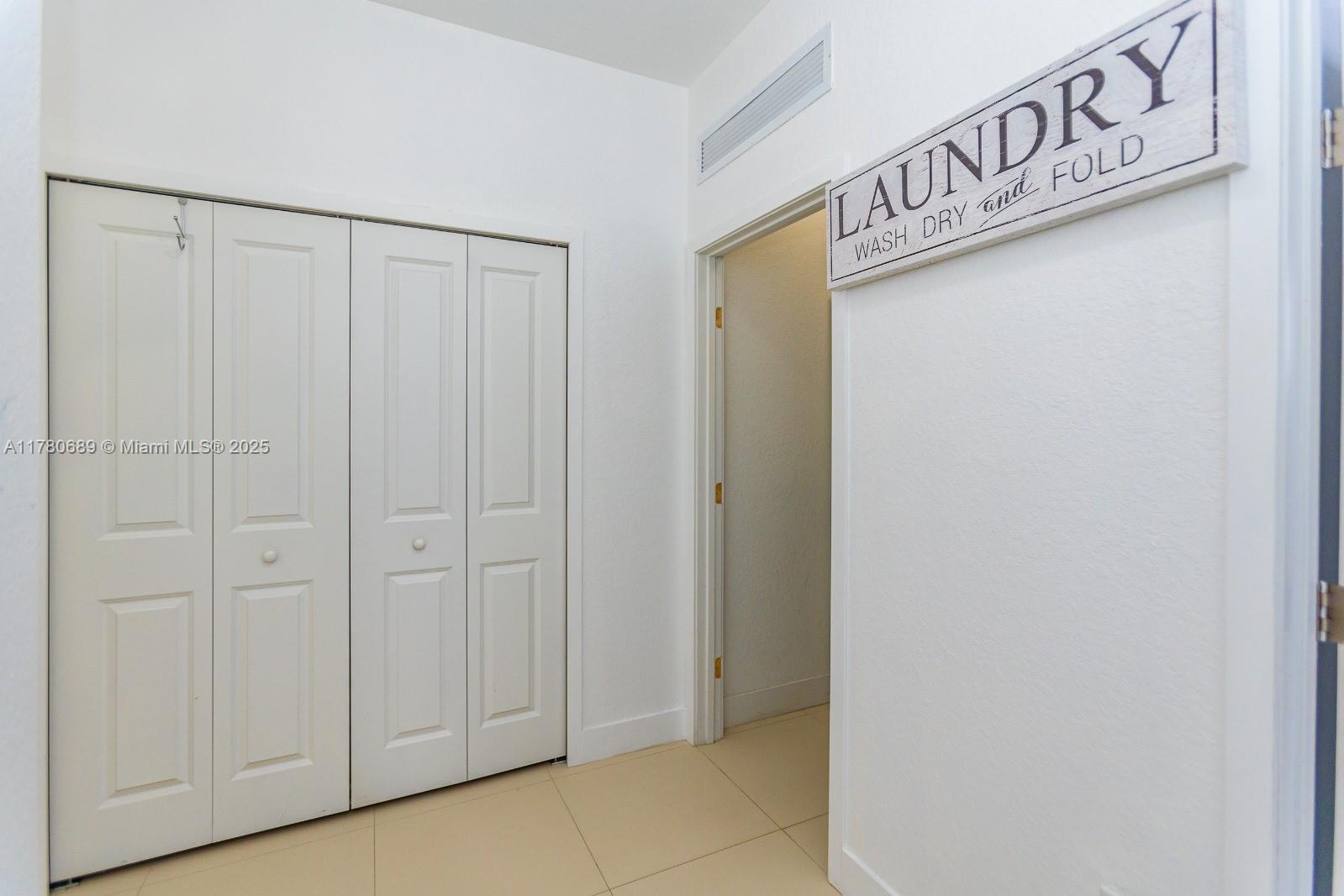 CYPRESS LAKE - Residential