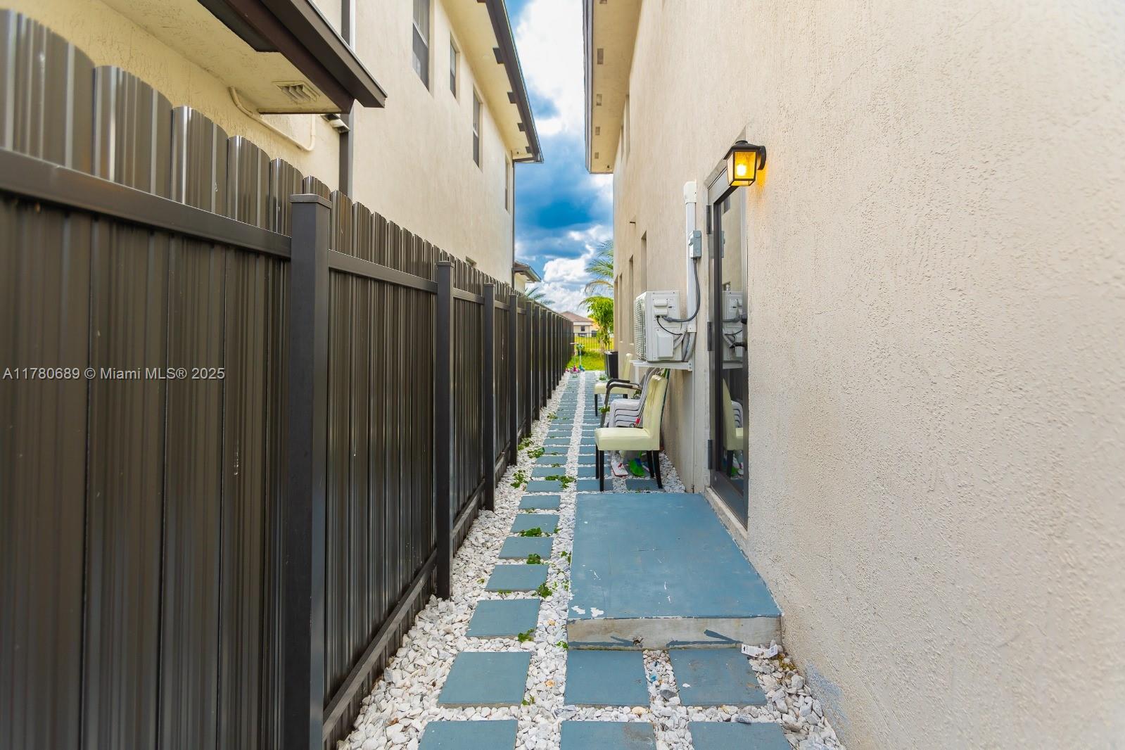 CYPRESS LAKE - Residential