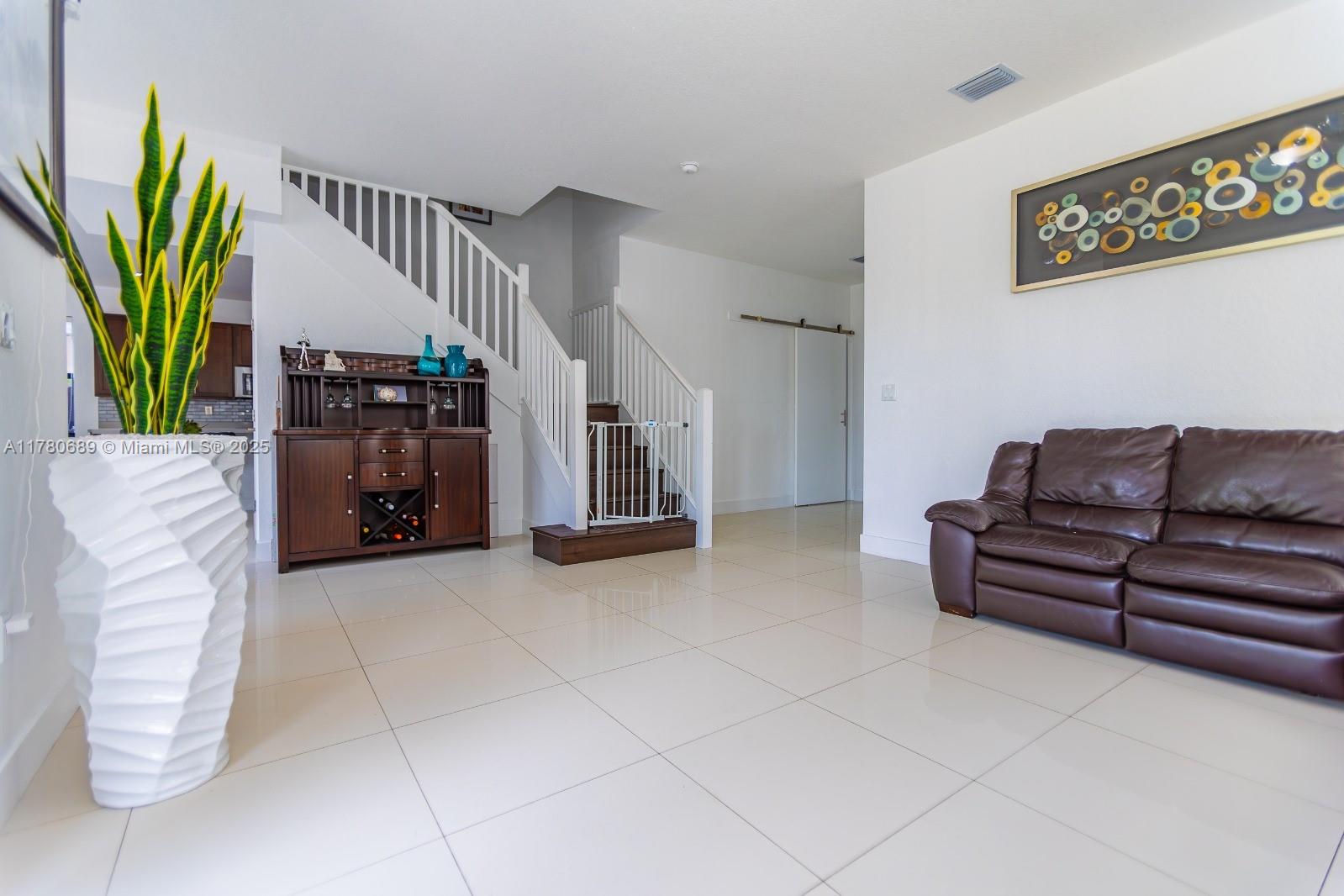 CYPRESS LAKE - Residential