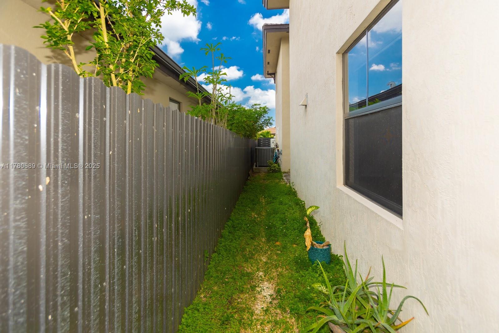 CYPRESS LAKE - Residential