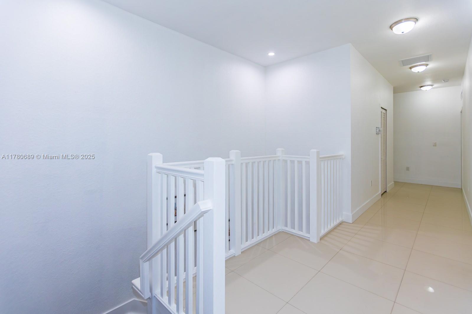 CYPRESS LAKE - Residential