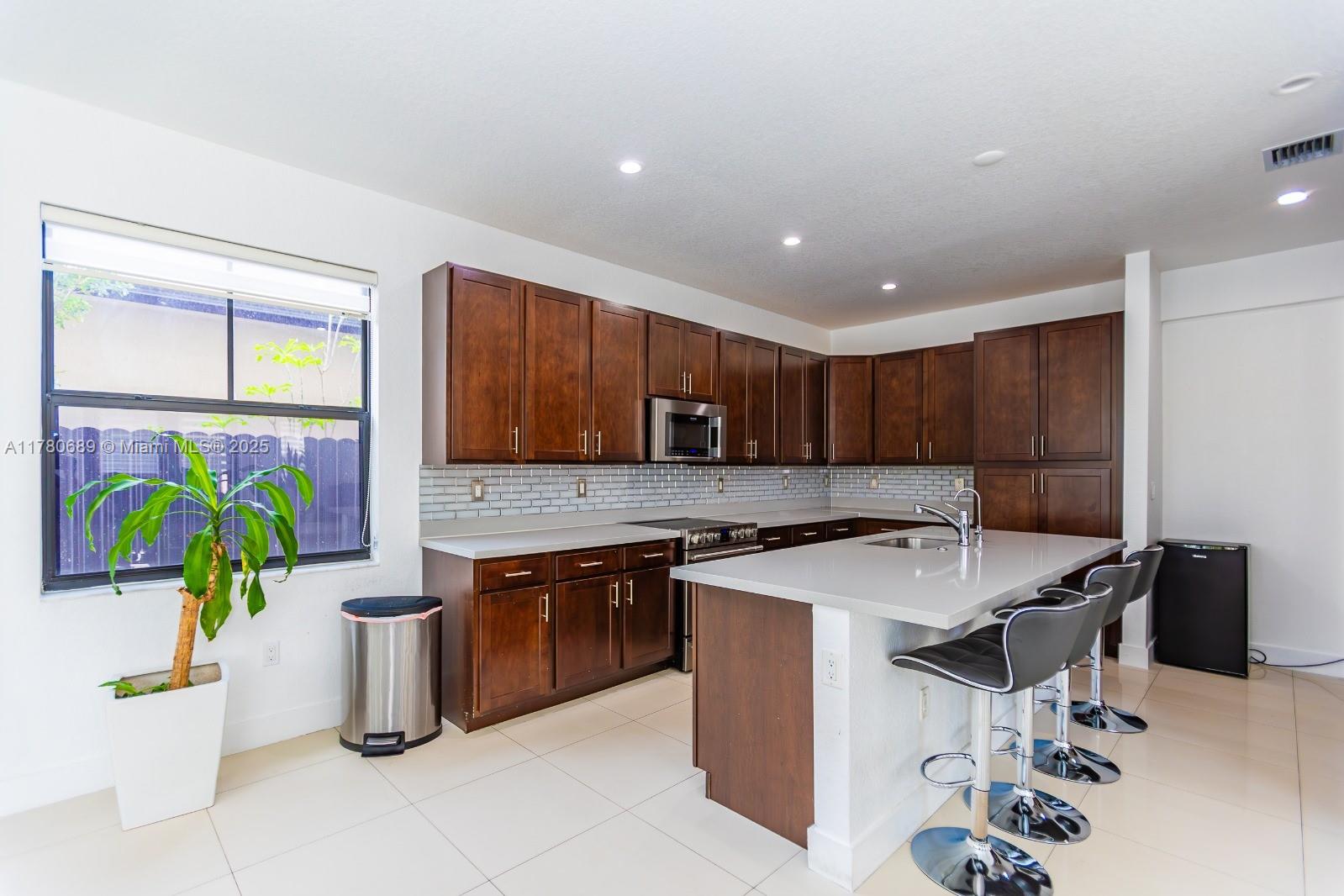 CYPRESS LAKE - Residential