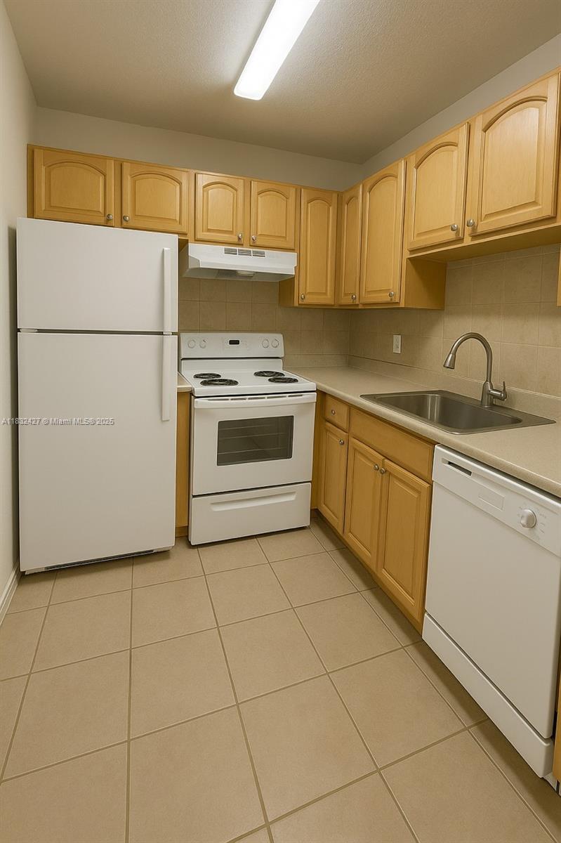 2775 Taft St 307
