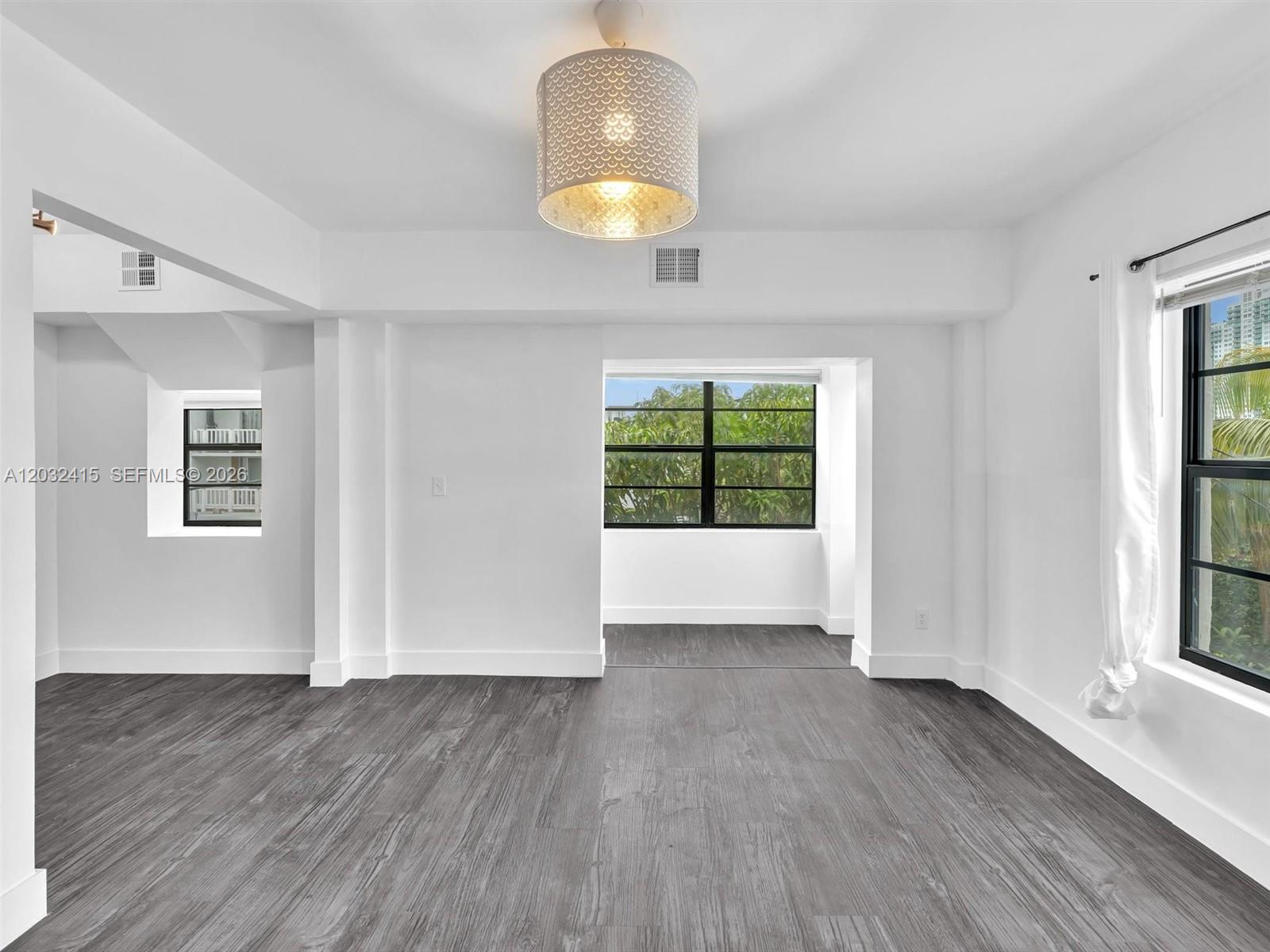 934 Michigan Ave 305