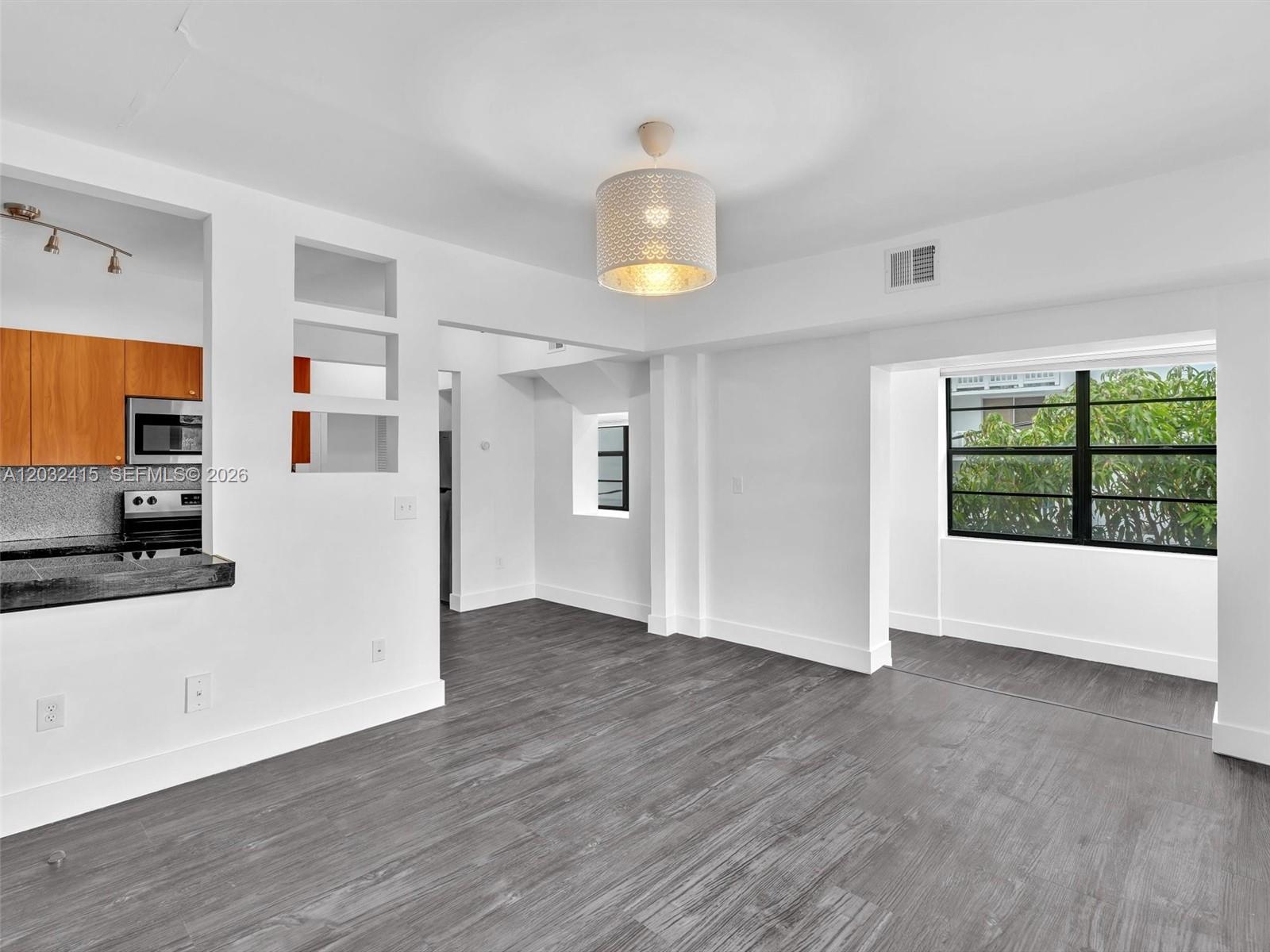934 Michigan Ave 305