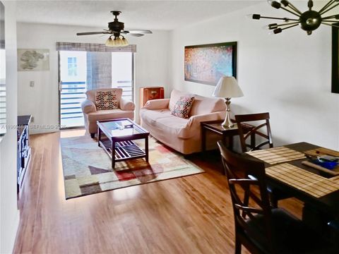 10402 Sunrise Lakes Blvd 201 Sunrise FL 33322