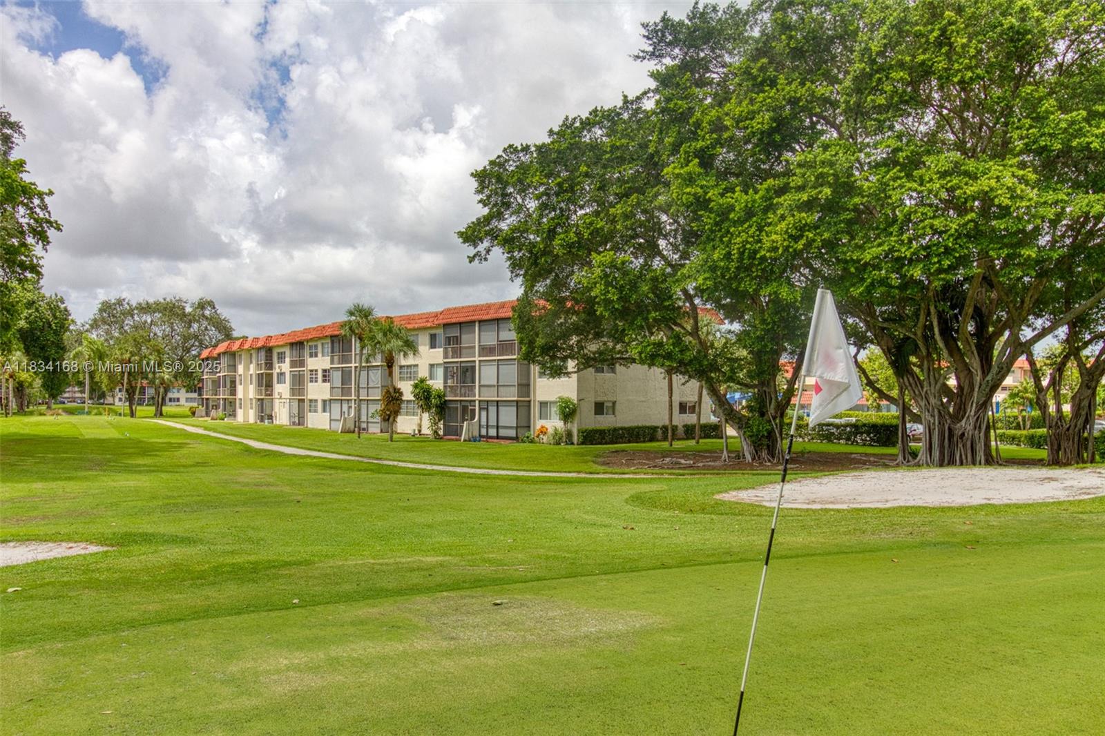 HOLLYBROOK GOLF AND - Residential