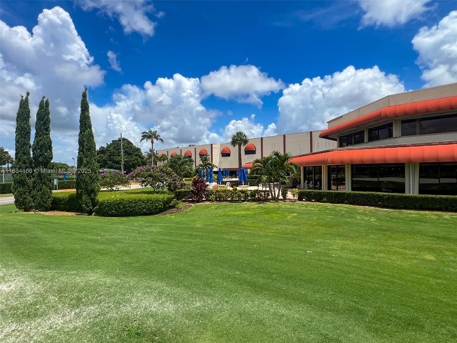 HOLLYBROOK GOLF AND - Residential