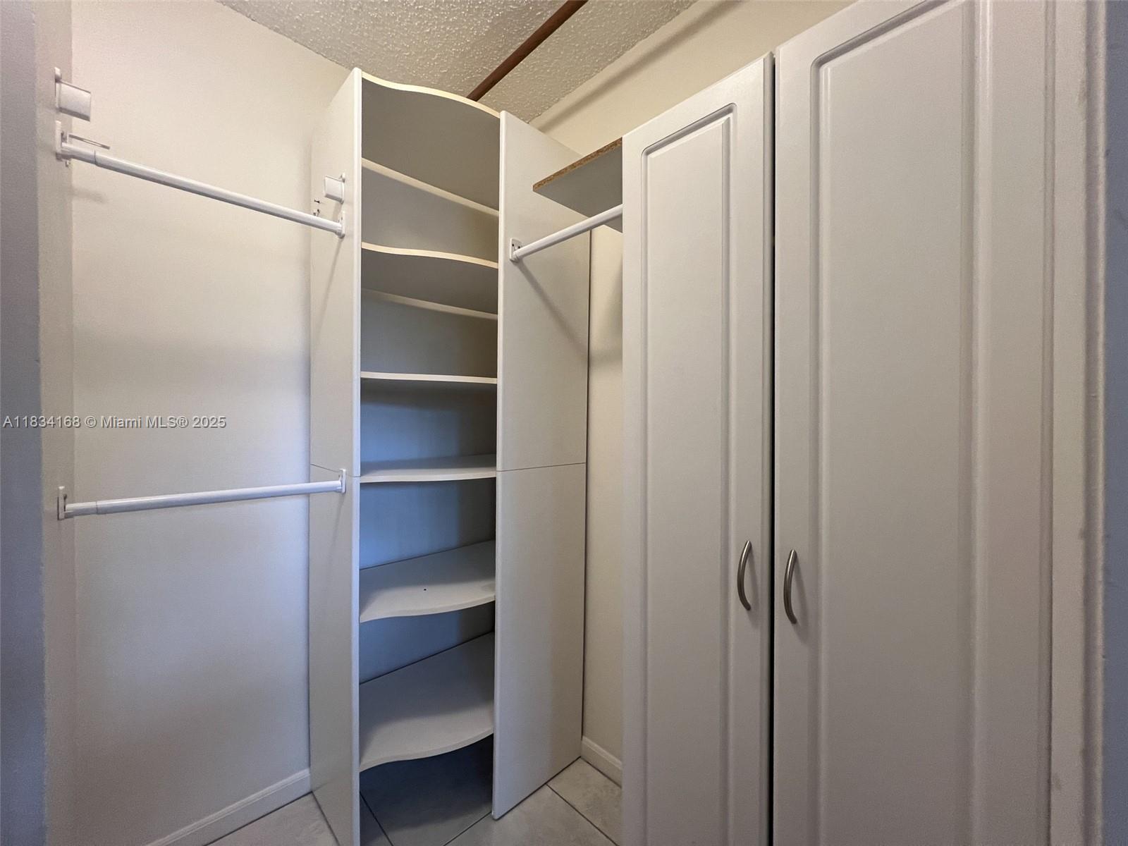 HOLLYBROOK GOLF AND - Residential