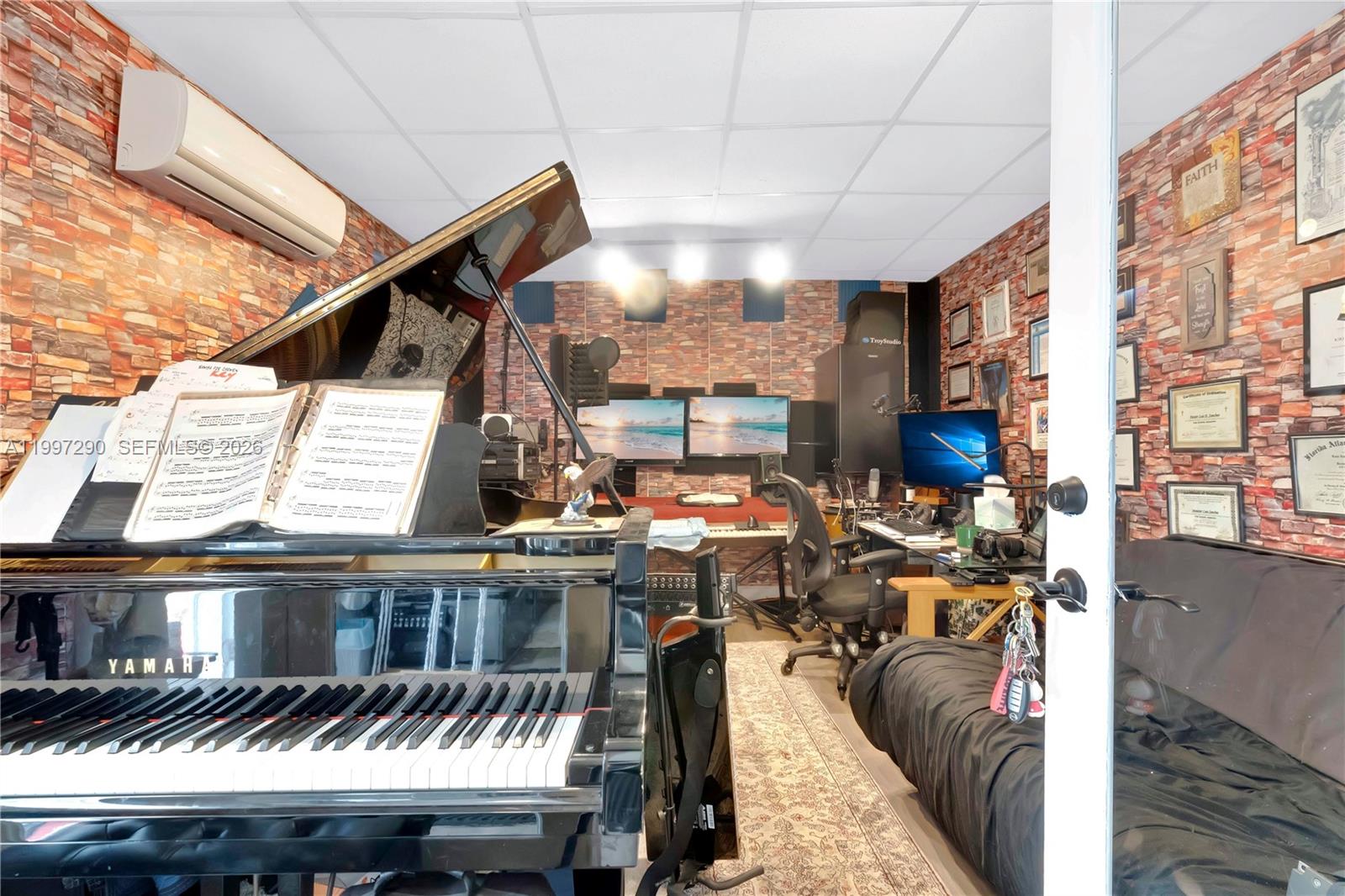 BREEZY HEIGHTS 1ST ADDN - Residential