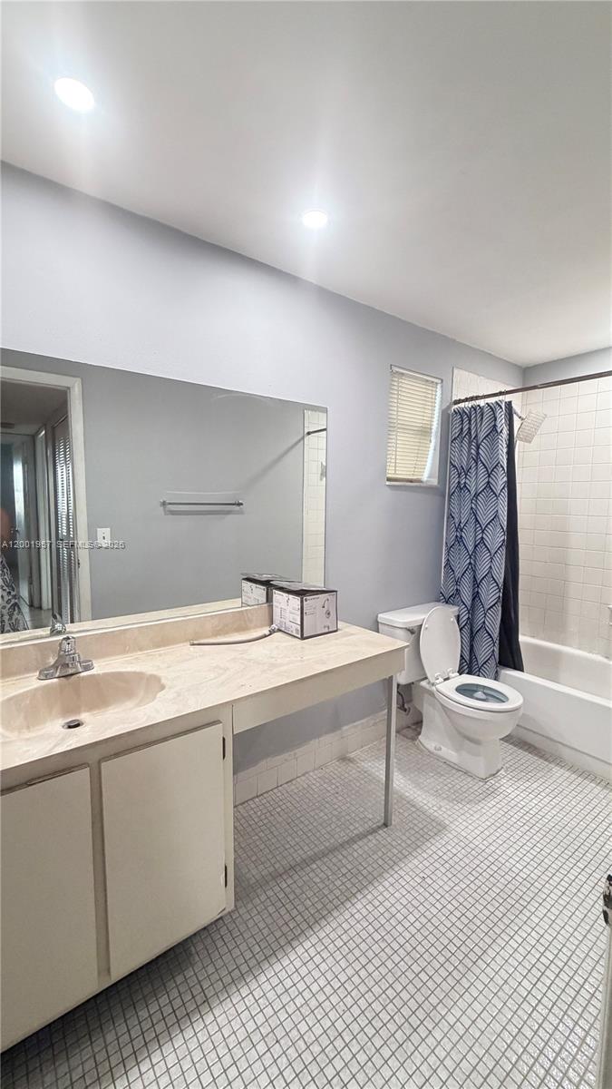 THE BEACH CLUB FONTAINEBL - Residential Lease