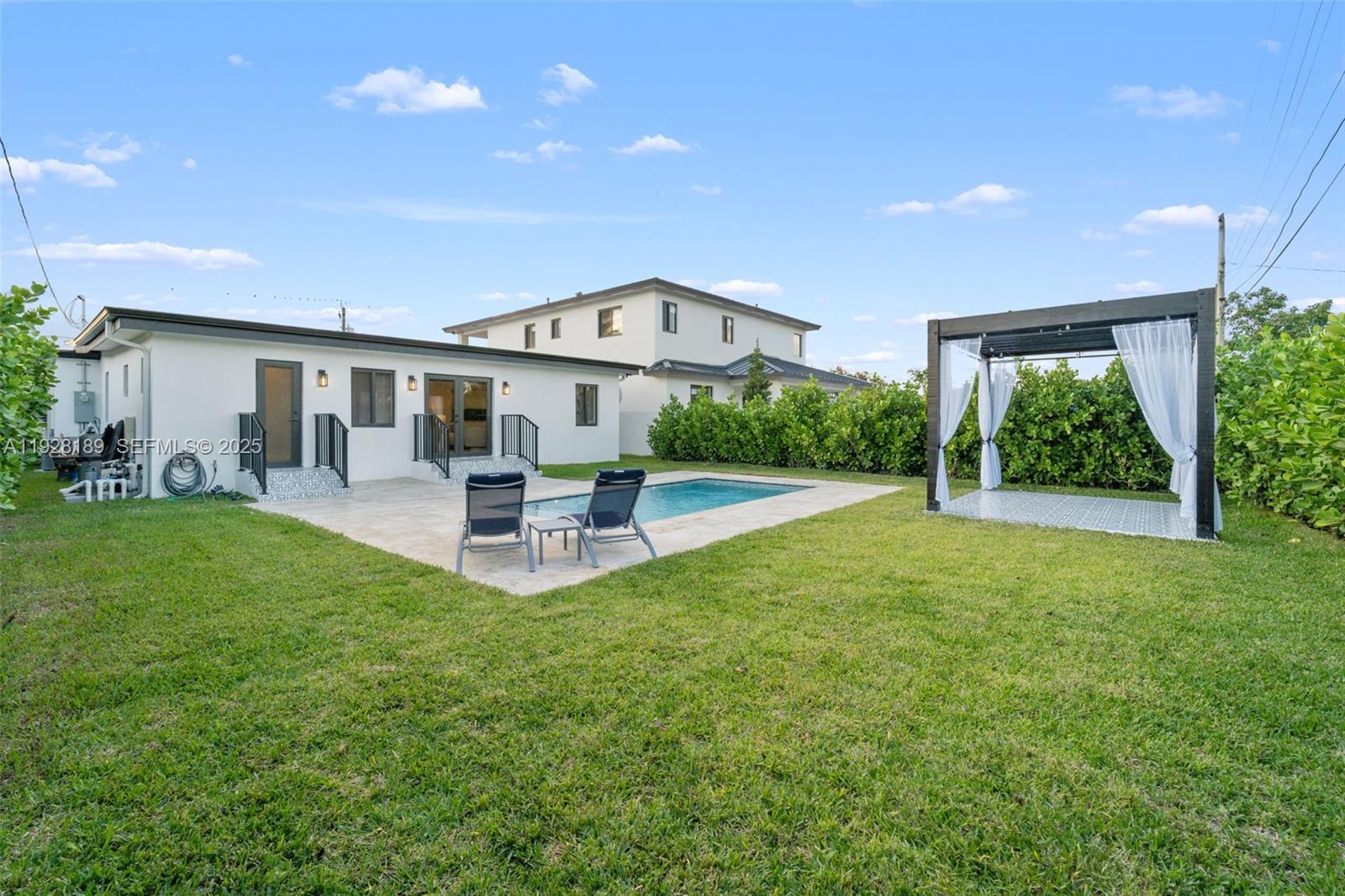 CORAL VILLA REV - Residential