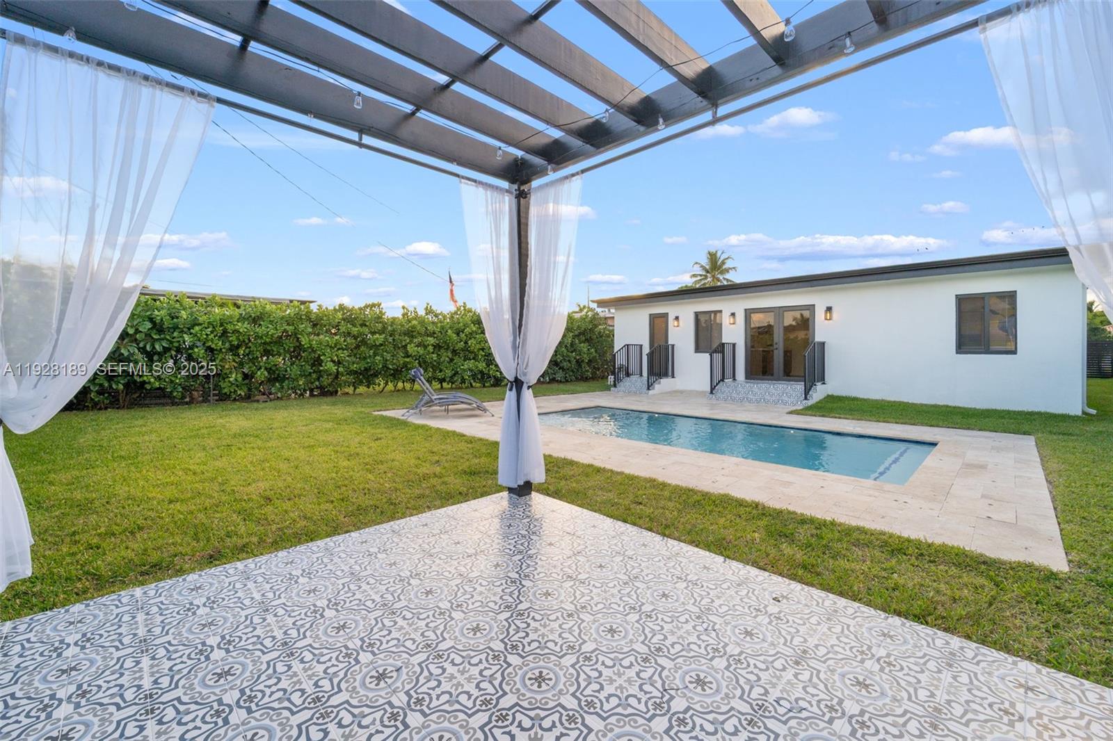 CORAL VILLA REV - Residential