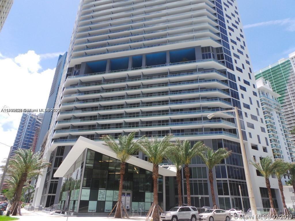 BEAUTIFUL UNIT IN BRICKELL HOUSE CONDO, 1 BEDROOM AND 1BATHROOM, BRIGHT AND SPACIOUS WITH GRANITE KITCHEN COUNTER TOPS AND STAINLESS STEEL APPLIANCES. CERAMIC FLOOR THROUGHOUT, GREAT AMENITIES SUCH AS A SWIMMING POLL, HOT TUB, GYM, MOVIE THE ATHER AND MORE. GREAT NIGHT LIFE EXPERIENCE IN BRICKELL. TENANT OCCUPIED UNTIL JUNE 30TH.