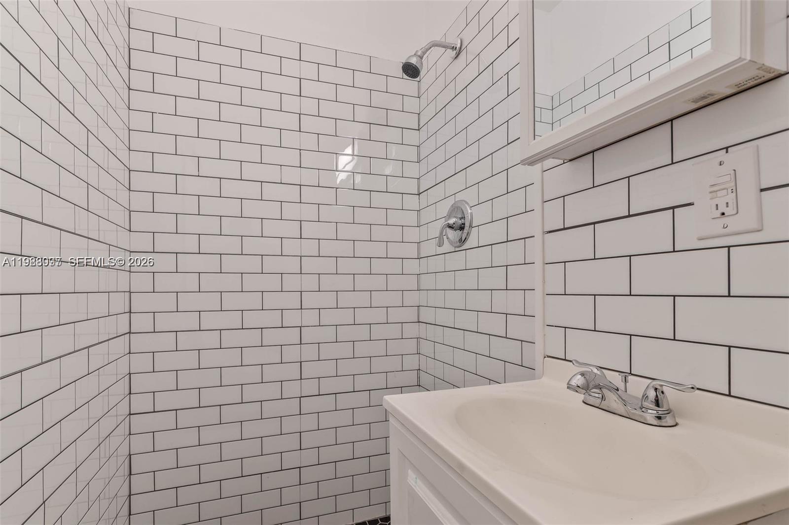 DIXIE HIGHWAY TRACK - Residential Lease