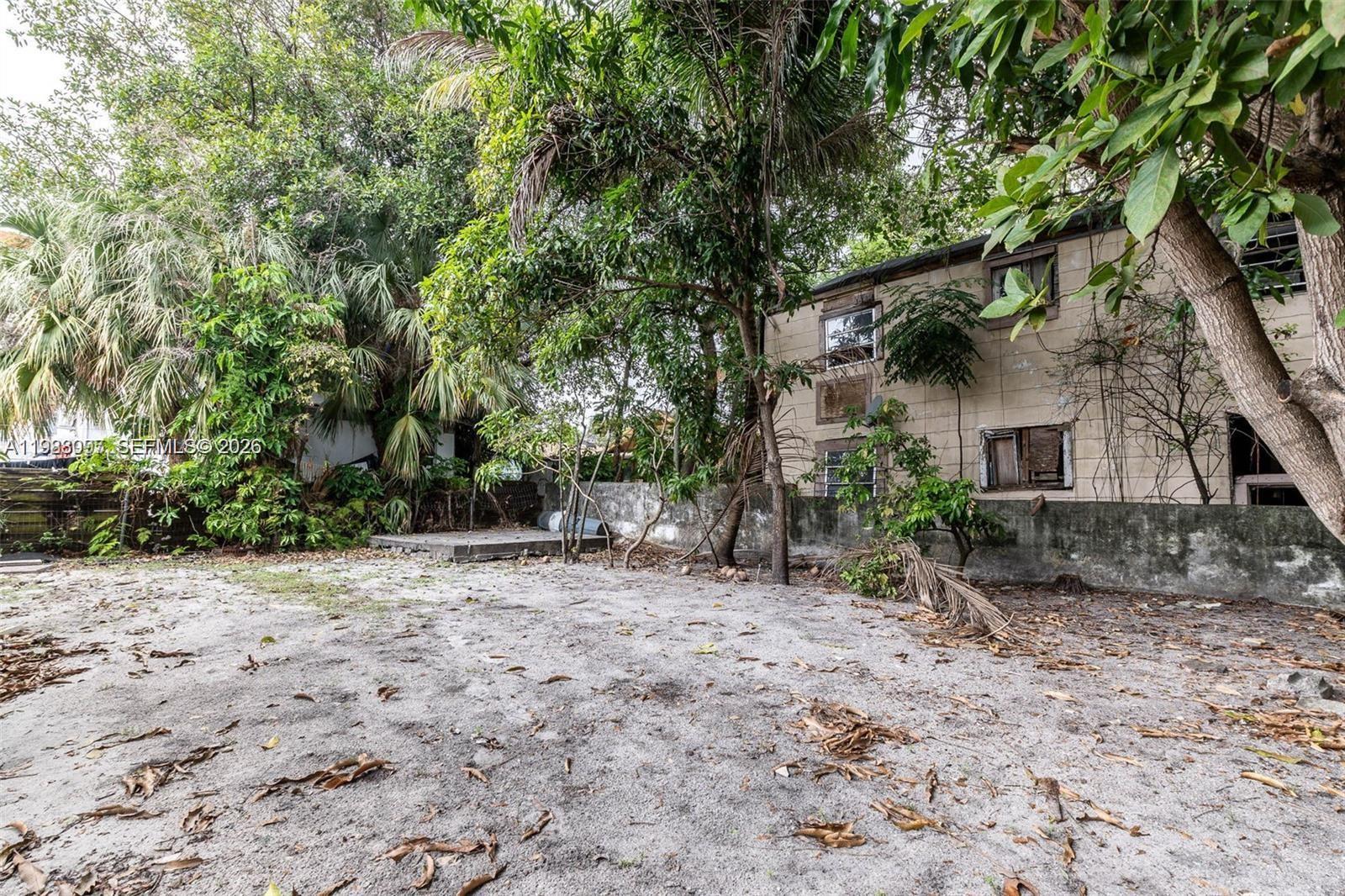 DIXIE HIGHWAY TRACK - Residential Lease