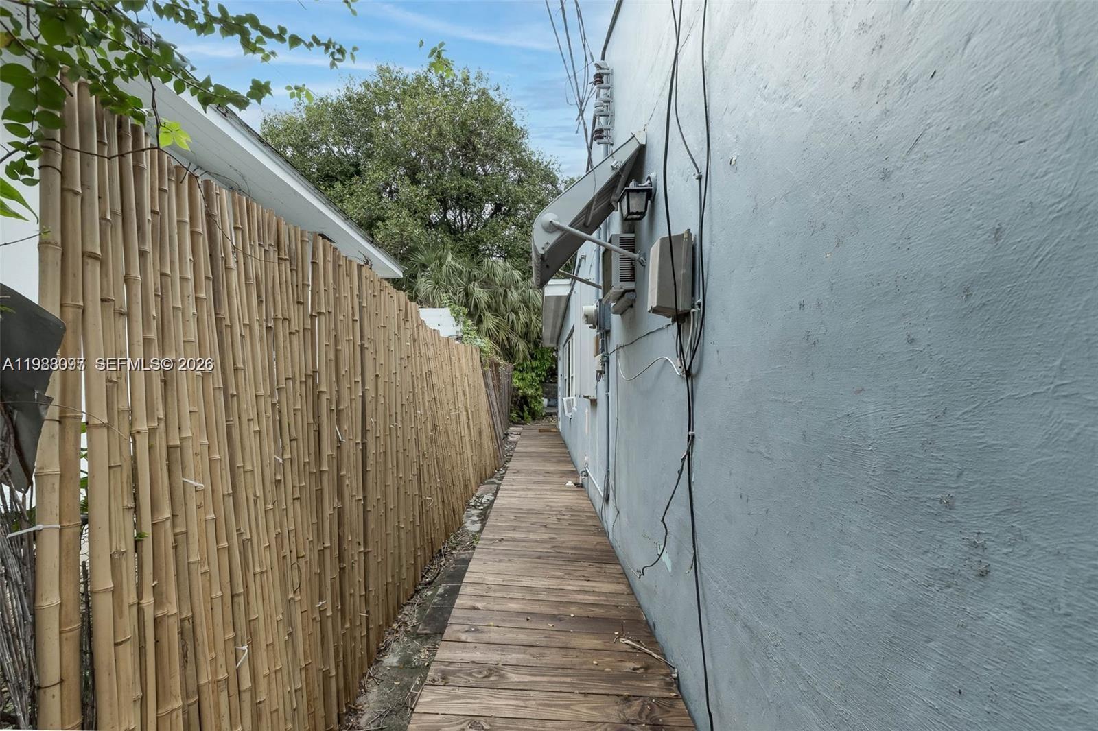 DIXIE HIGHWAY TRACK - Residential Lease