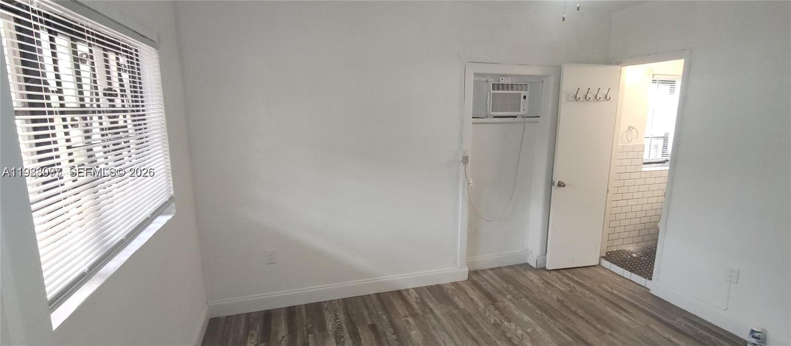 DIXIE HIGHWAY TRACK - Residential Lease