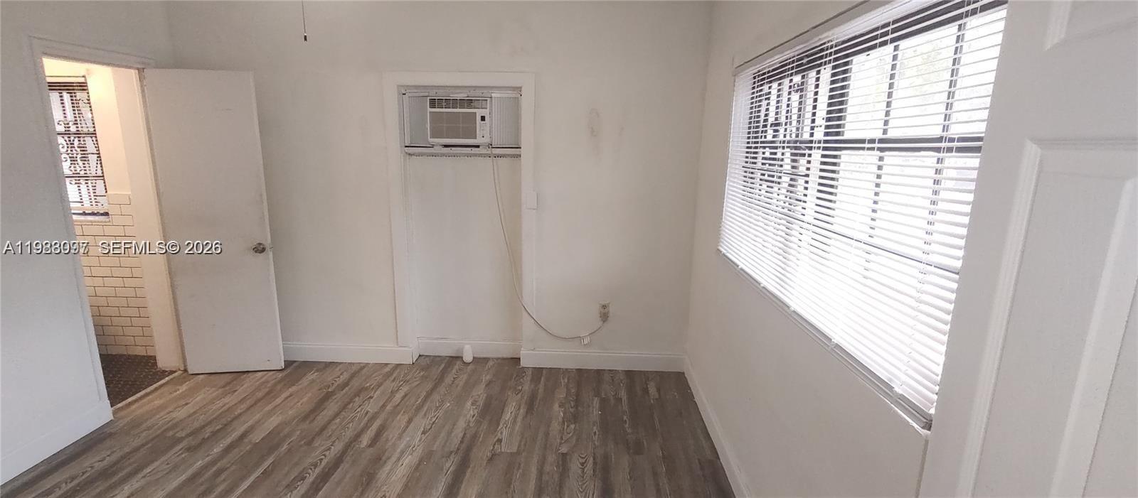 DIXIE HIGHWAY TRACK - Residential Lease