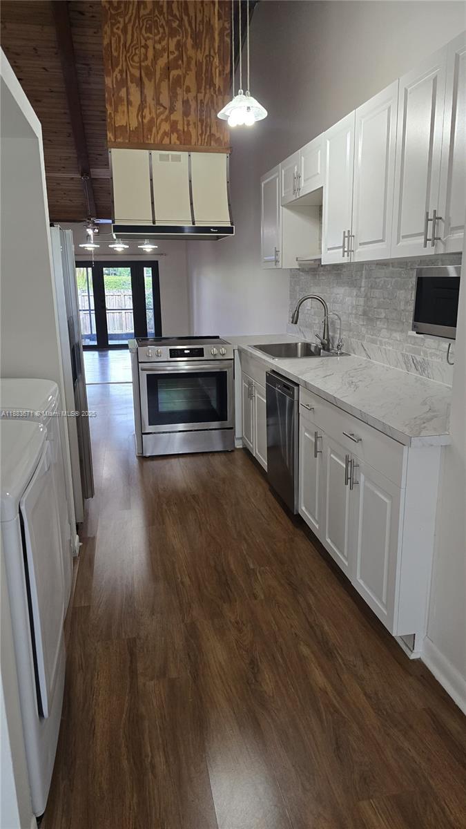 EVERGLADES SUGAR & LAND C - Residential Lease