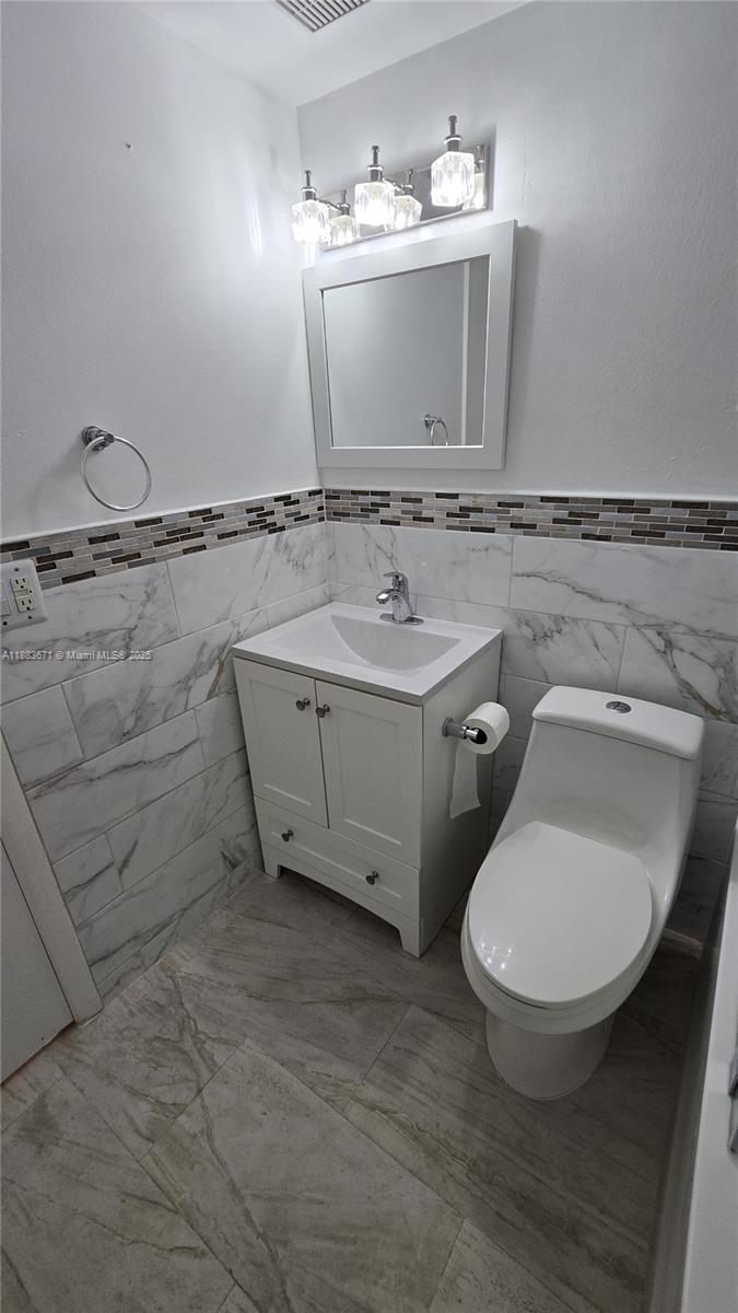 EVERGLADES SUGAR & LAND C - Residential Lease