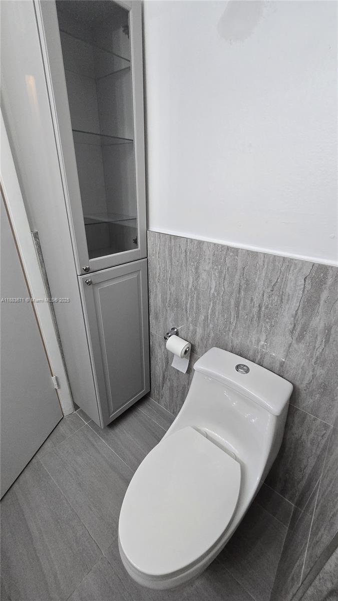 EVERGLADES SUGAR & LAND C - Residential Lease