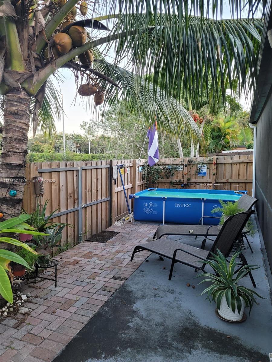 EVERGLADES SUGAR & LAND C - Residential Lease