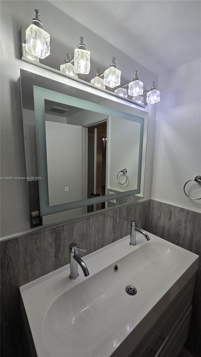EVERGLADES SUGAR & LAND C - Residential Lease