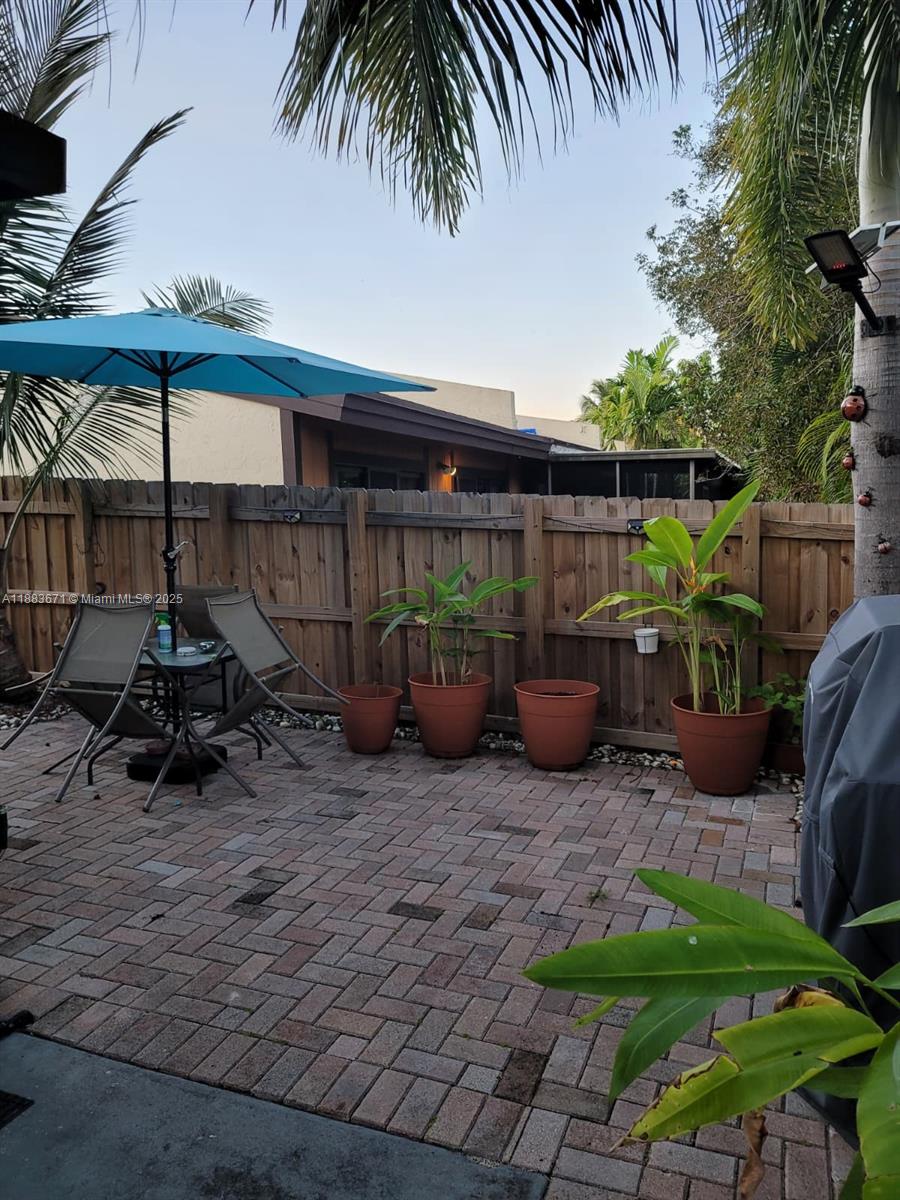 EVERGLADES SUGAR & LAND C - Residential Lease